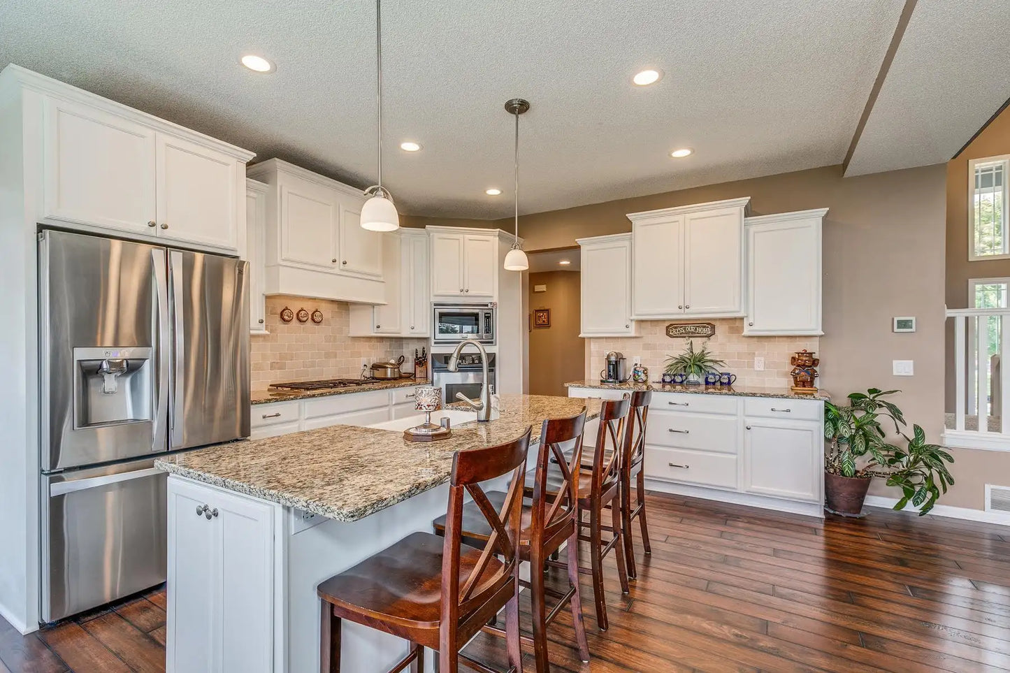 2692 Eagle Valley Drive, Woodbury, MN 55129