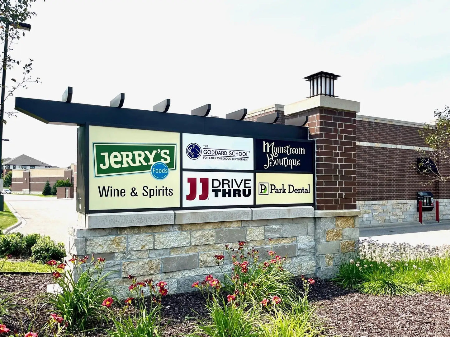 8337 Brumby Trail, Woodbury, MN 55129