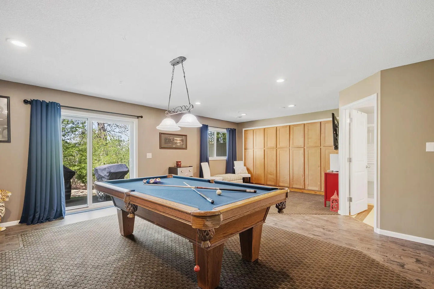 450 Stonewood Lane, Burnsville, MN 55306