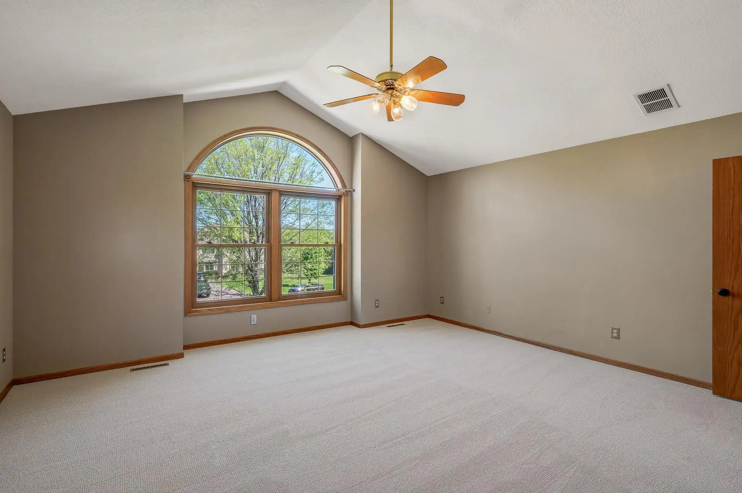 4864 Crown Lane, Woodbury, MN 55129