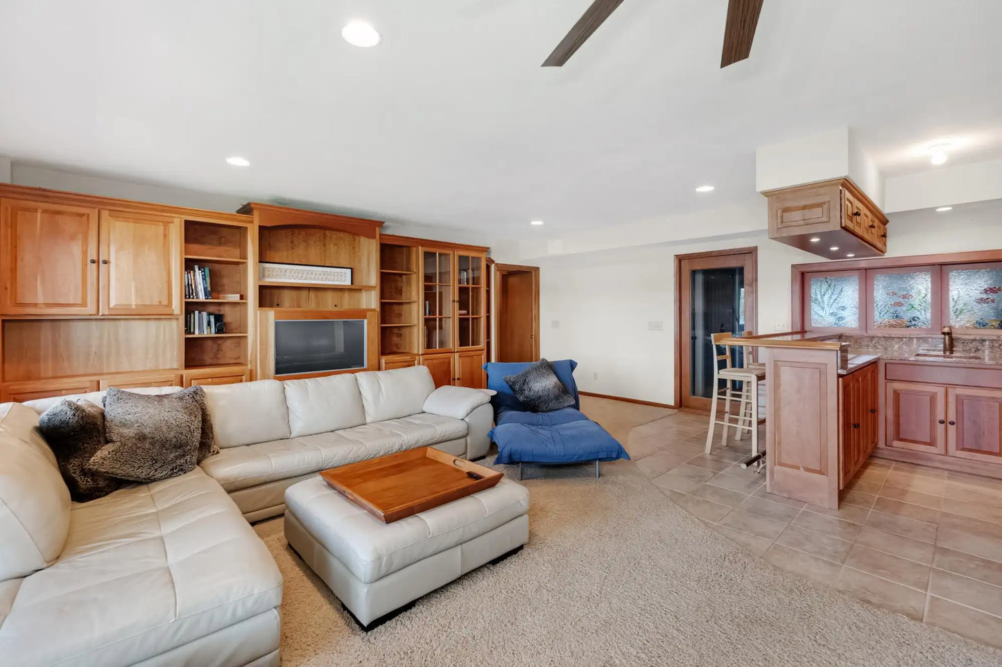 2179 River Road, Saint Mary's Point, MN 55043