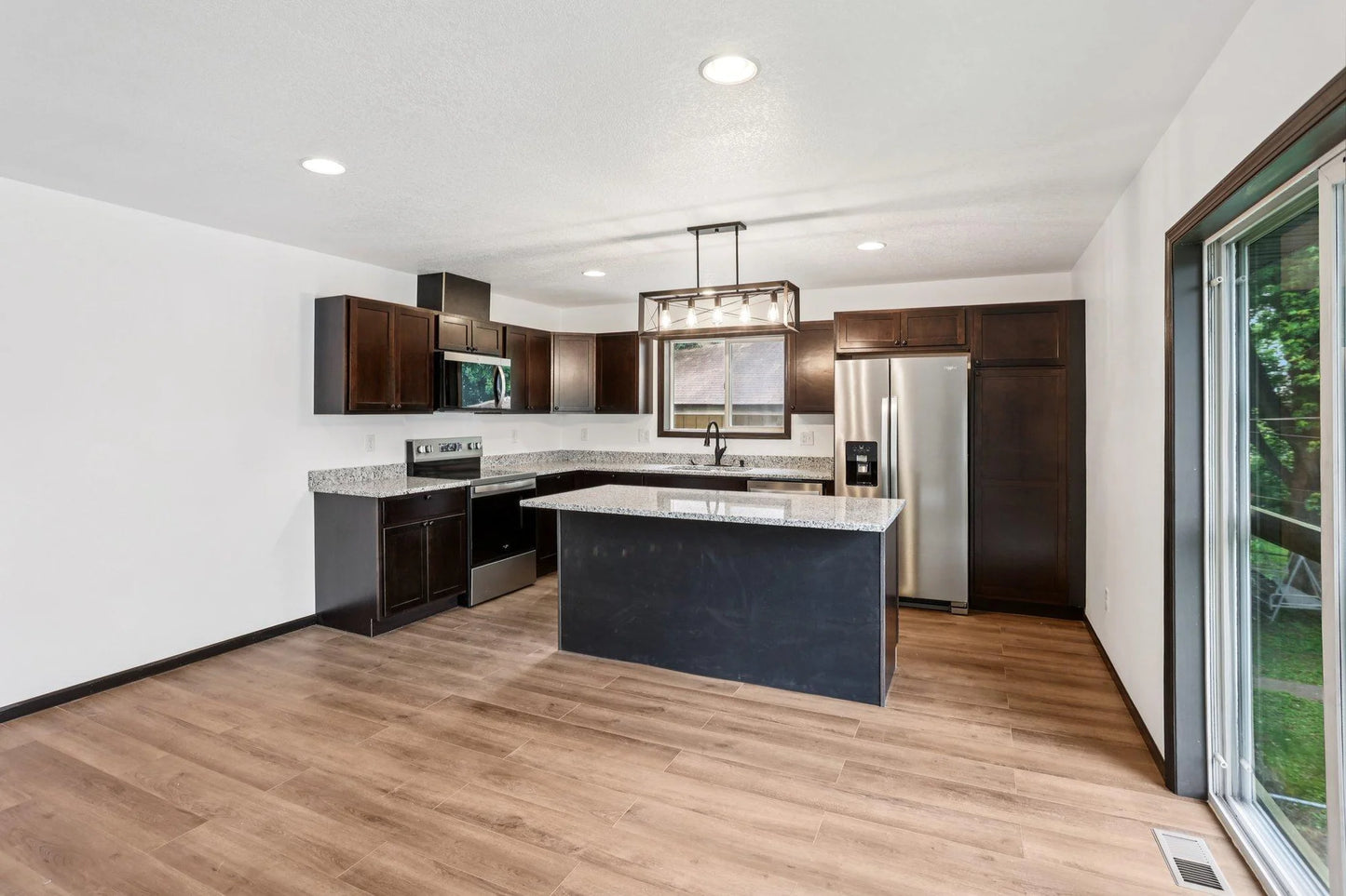 933 Beech Street, Saint Paul, MN 55106