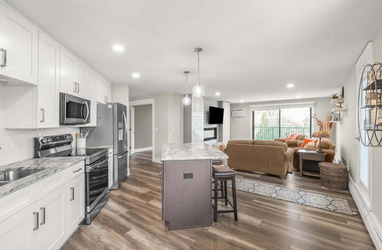 10401 Cedar Lake Road, Minnetonka, MN 55305