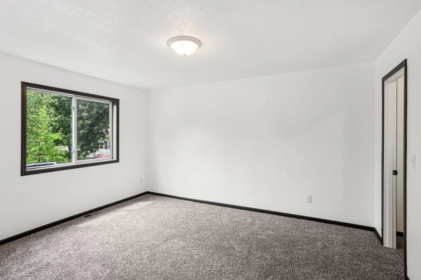 933 Beech Street, Saint Paul, MN 55106