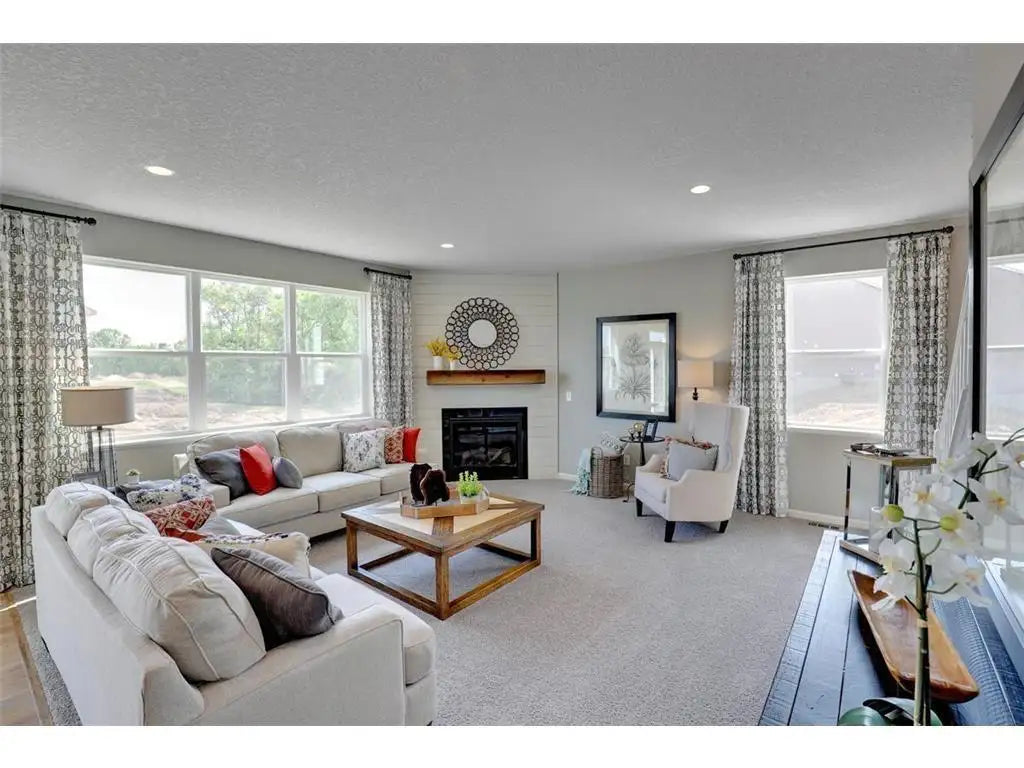 8325 Brumby Trail, Woodbury, MN 55129