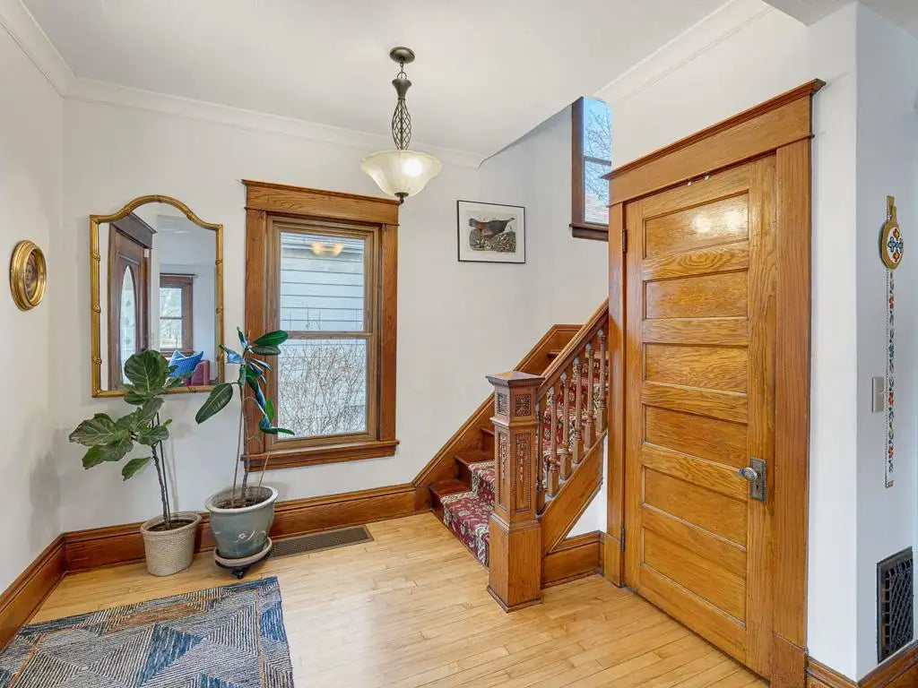 1183 Thomas Avenue, Saint Paul, MN 55104