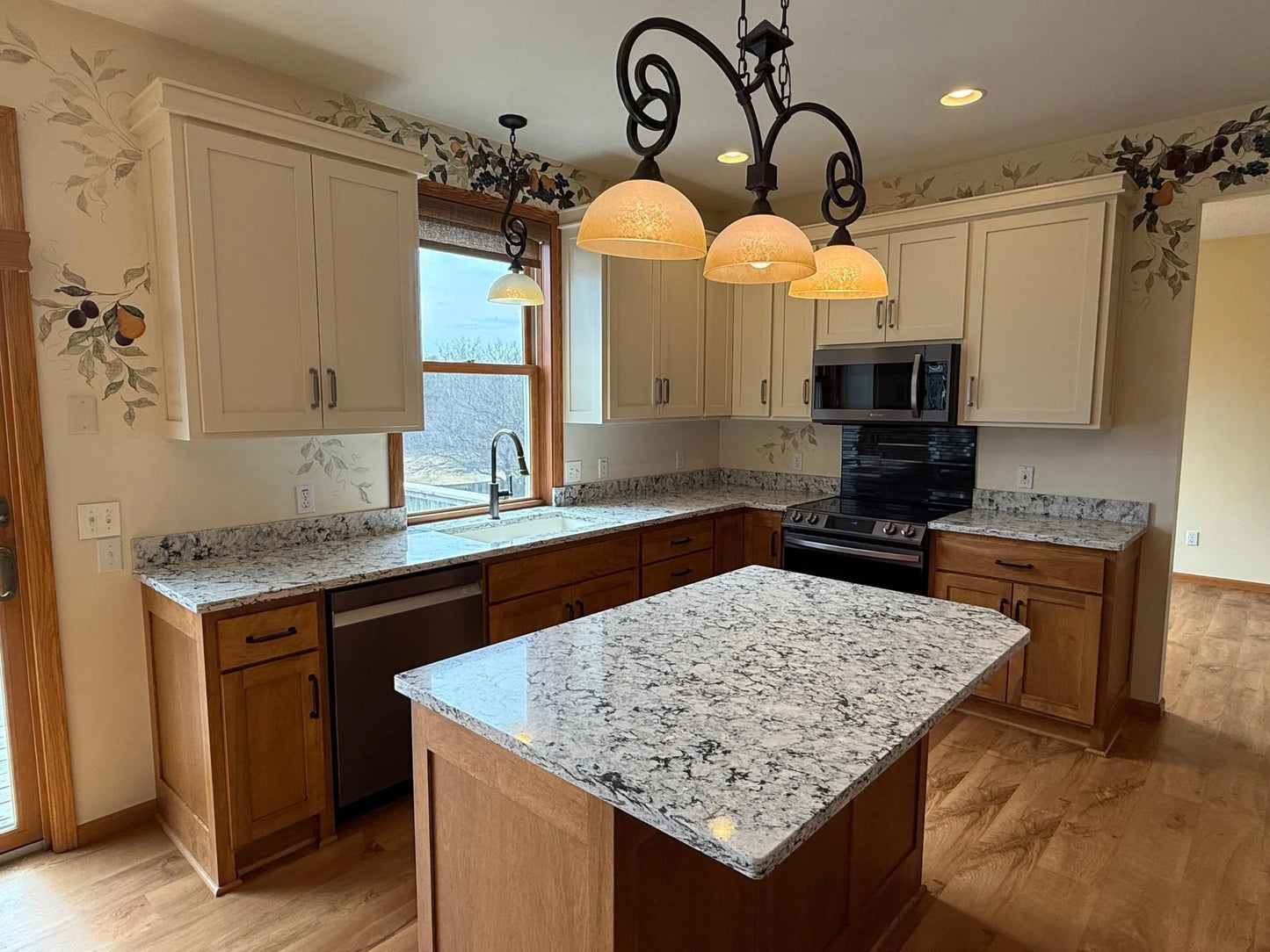 937 Briar Glen Lane, Woodbury, MN 55129