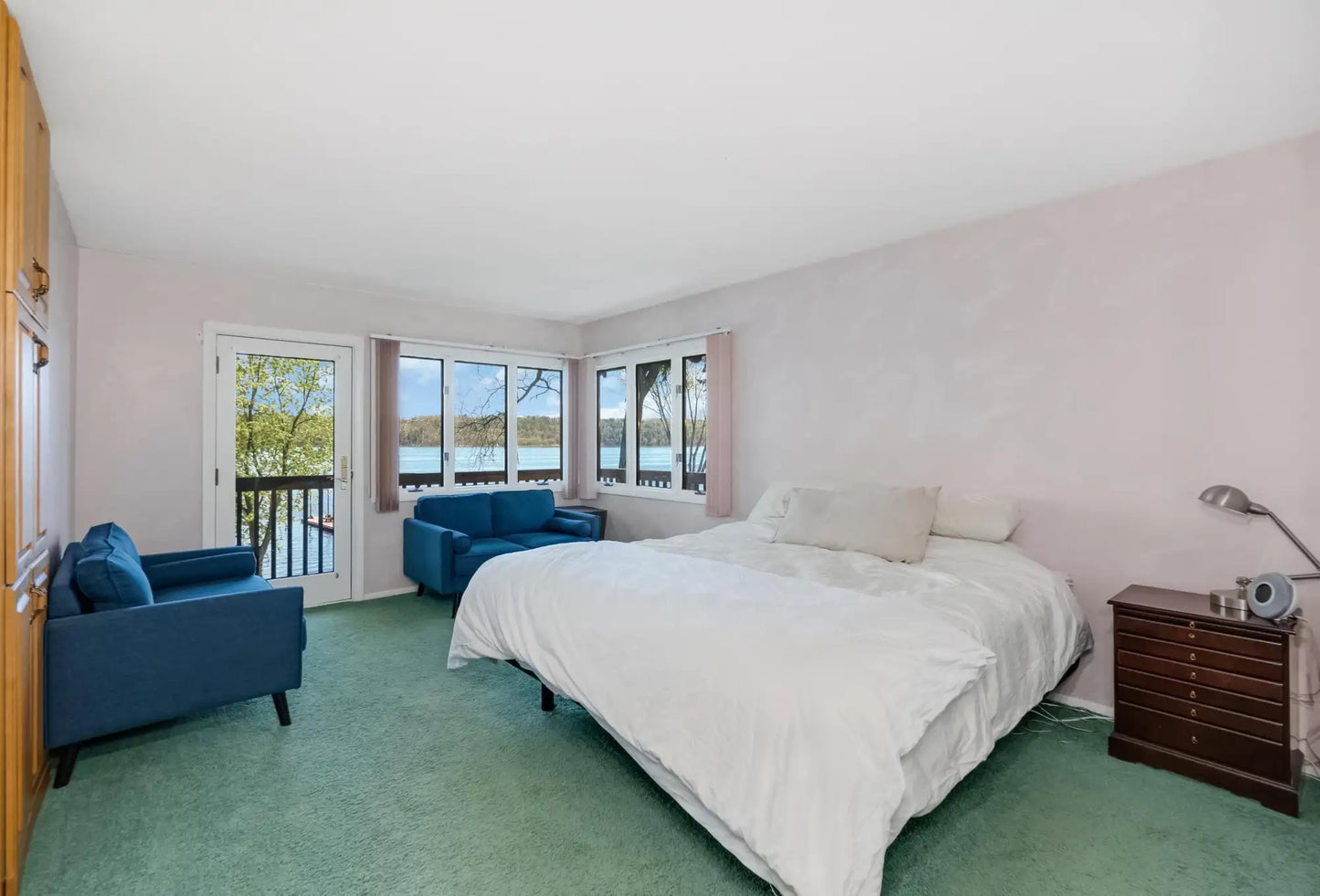 2179 River Road, Saint Mary's Point, MN 55043