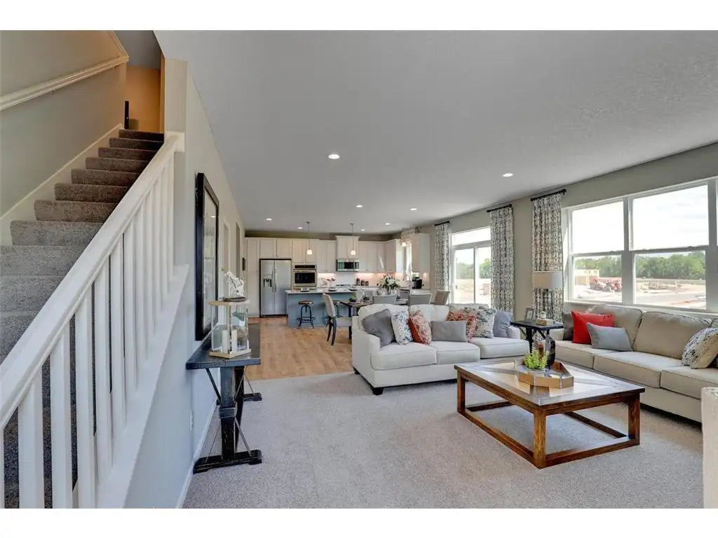 8325 Brumby Trail, Woodbury, MN 55129