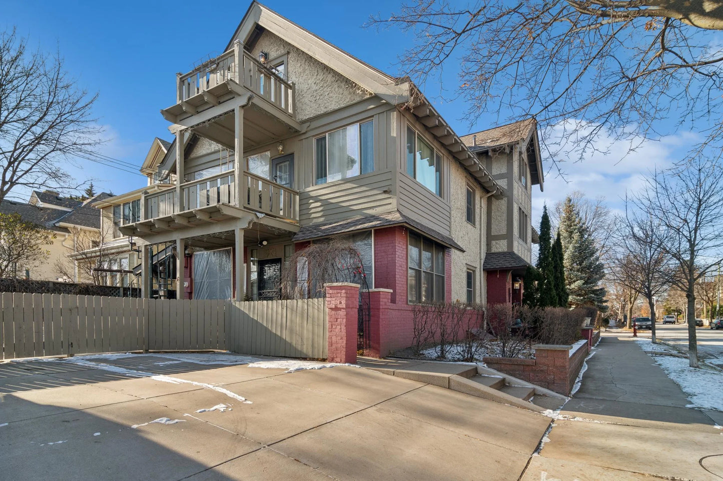 1121 Douglas Ave , Minneapolis, MN 55403