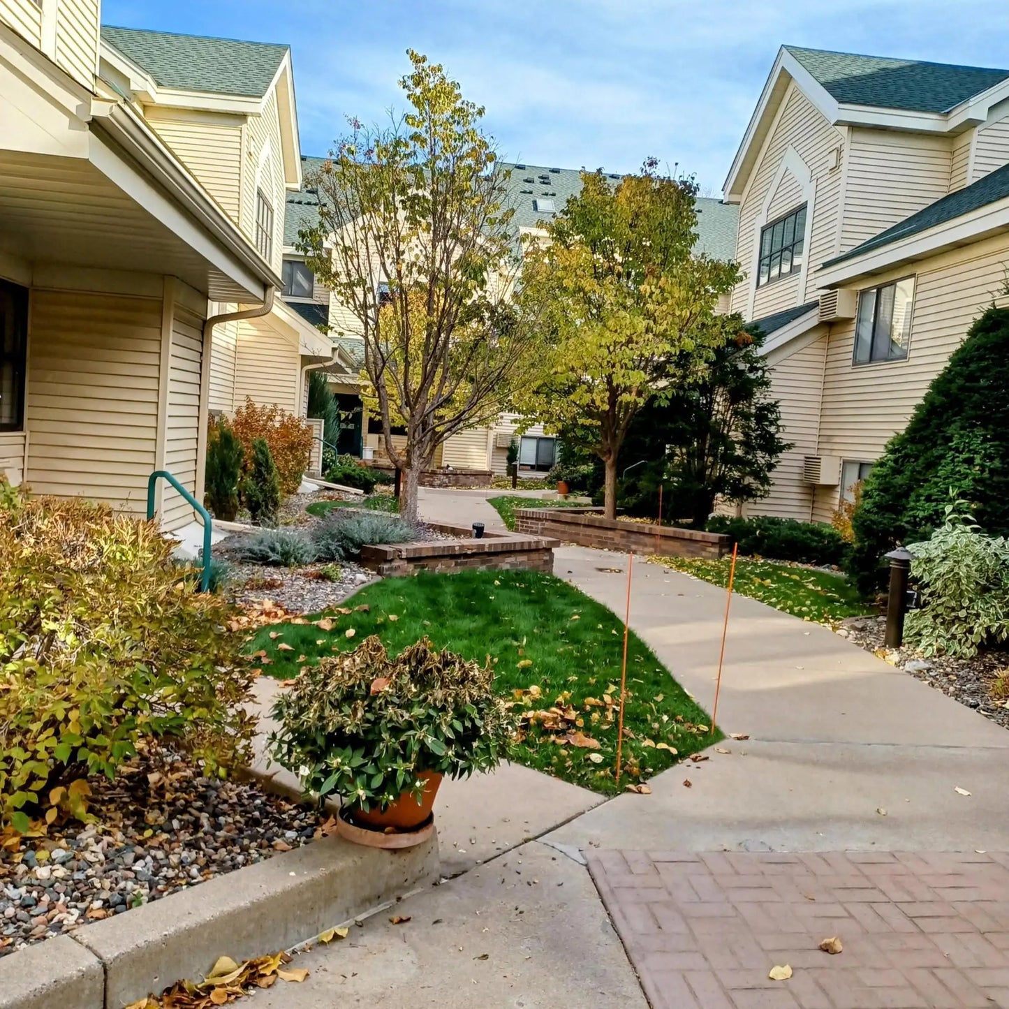 7631 Edinborough Way, Edina, MN 55435