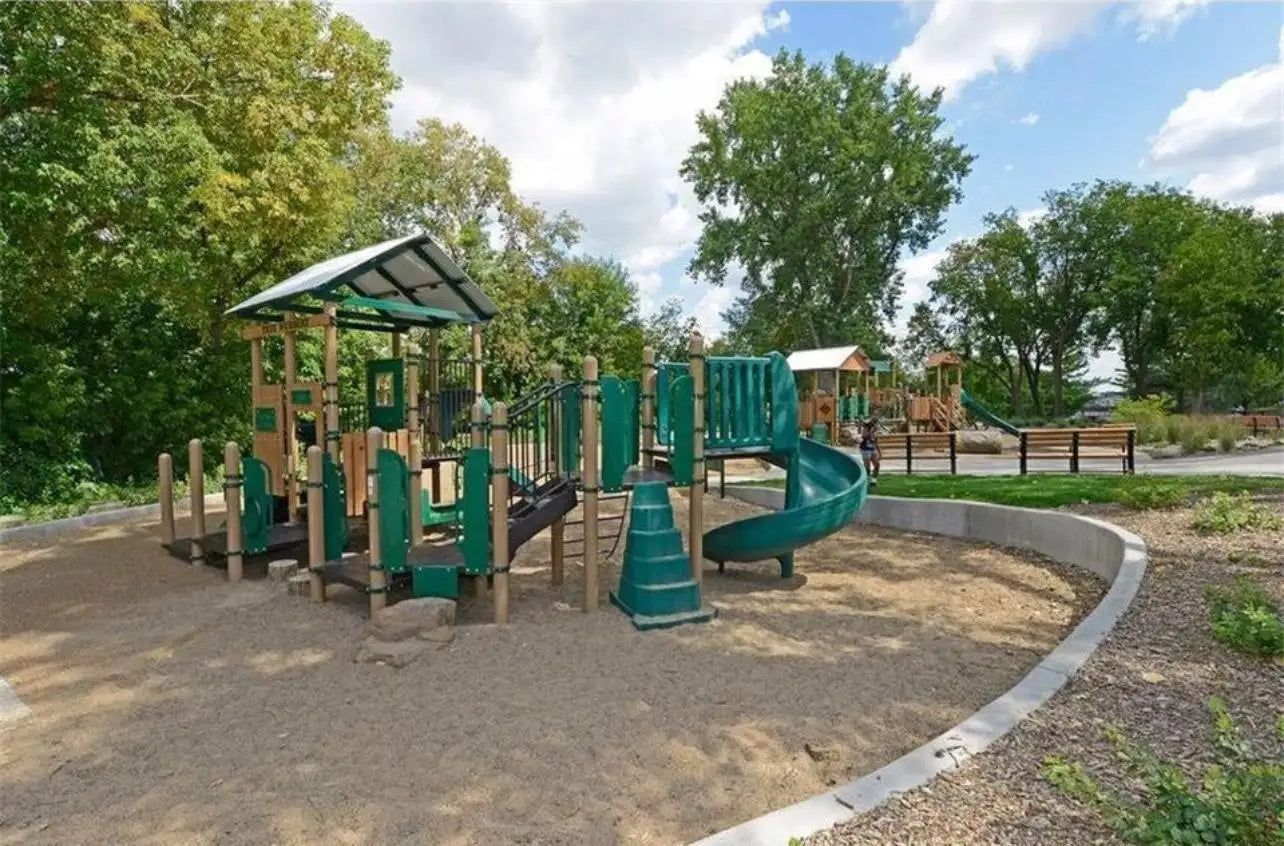 400 1st Street, Minneapolis, MN 55401