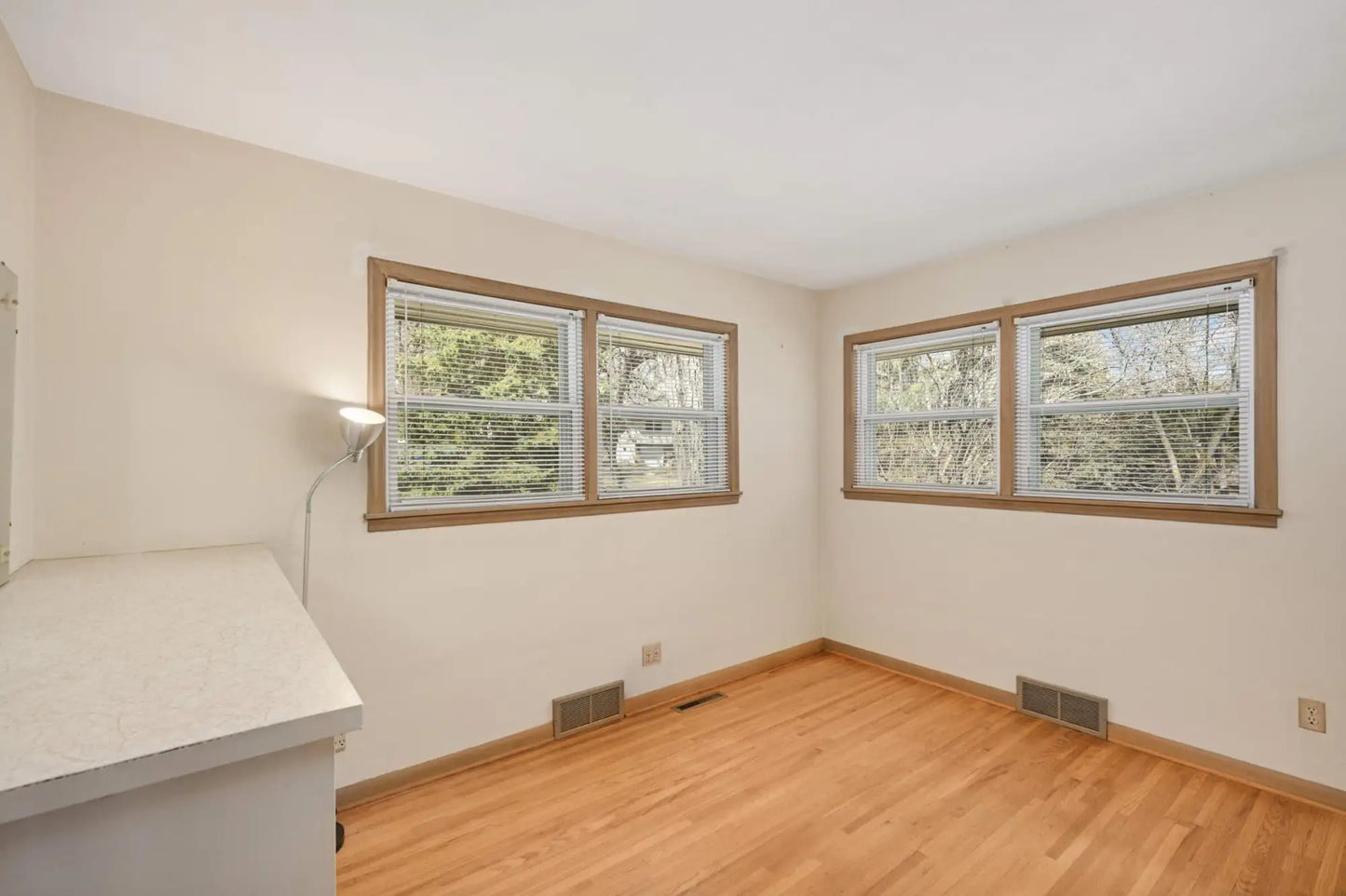 576 Lexington Parkway , Saint Paul, MN 55116