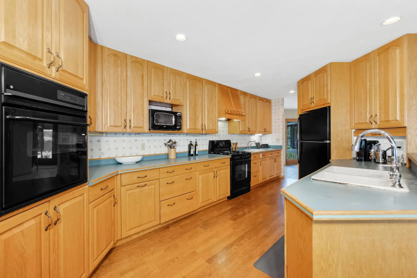 2179 River Road, Saint Mary's Point, MN 55043