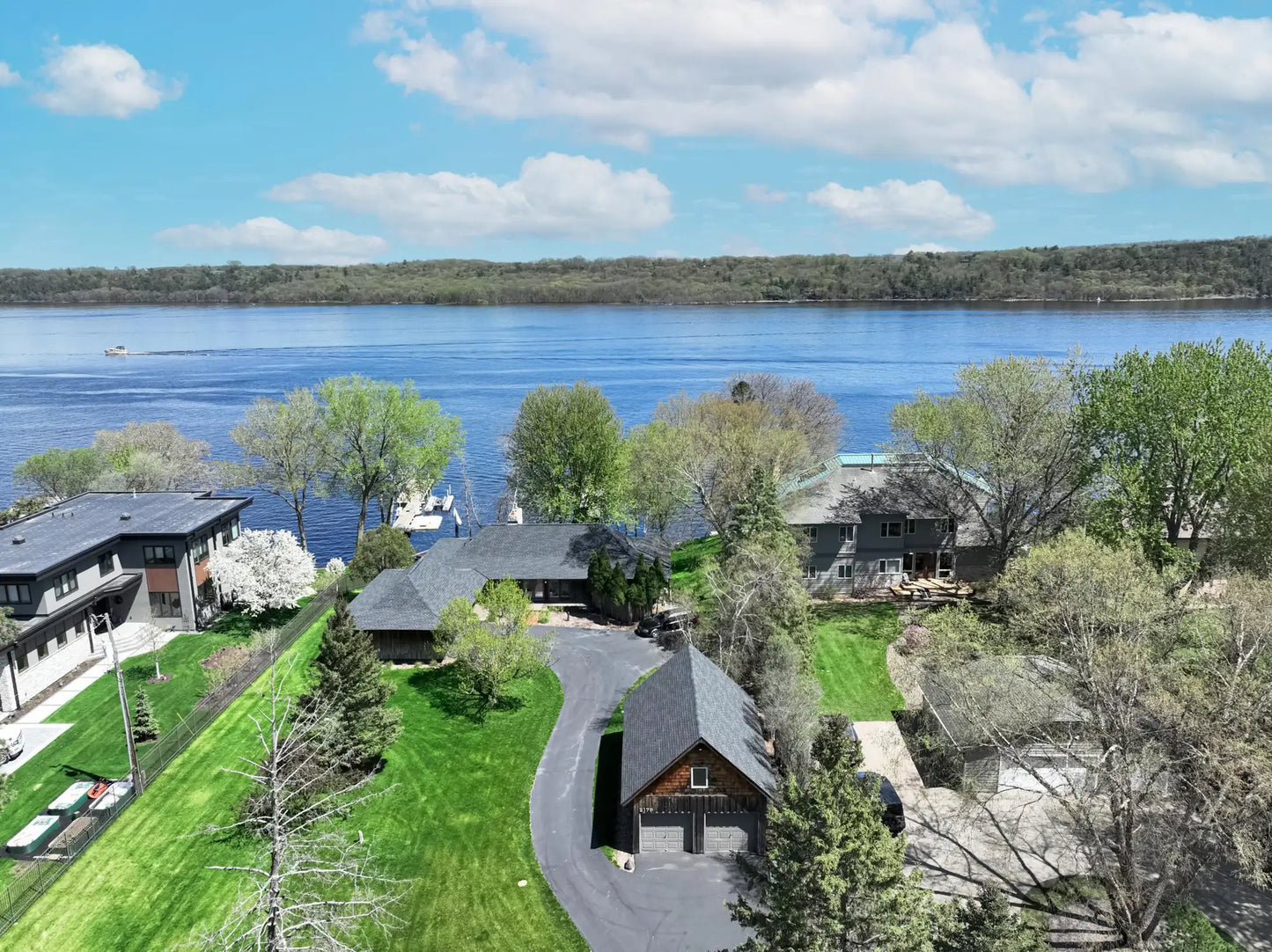2179 River Road, Saint Mary's Point, MN 55043