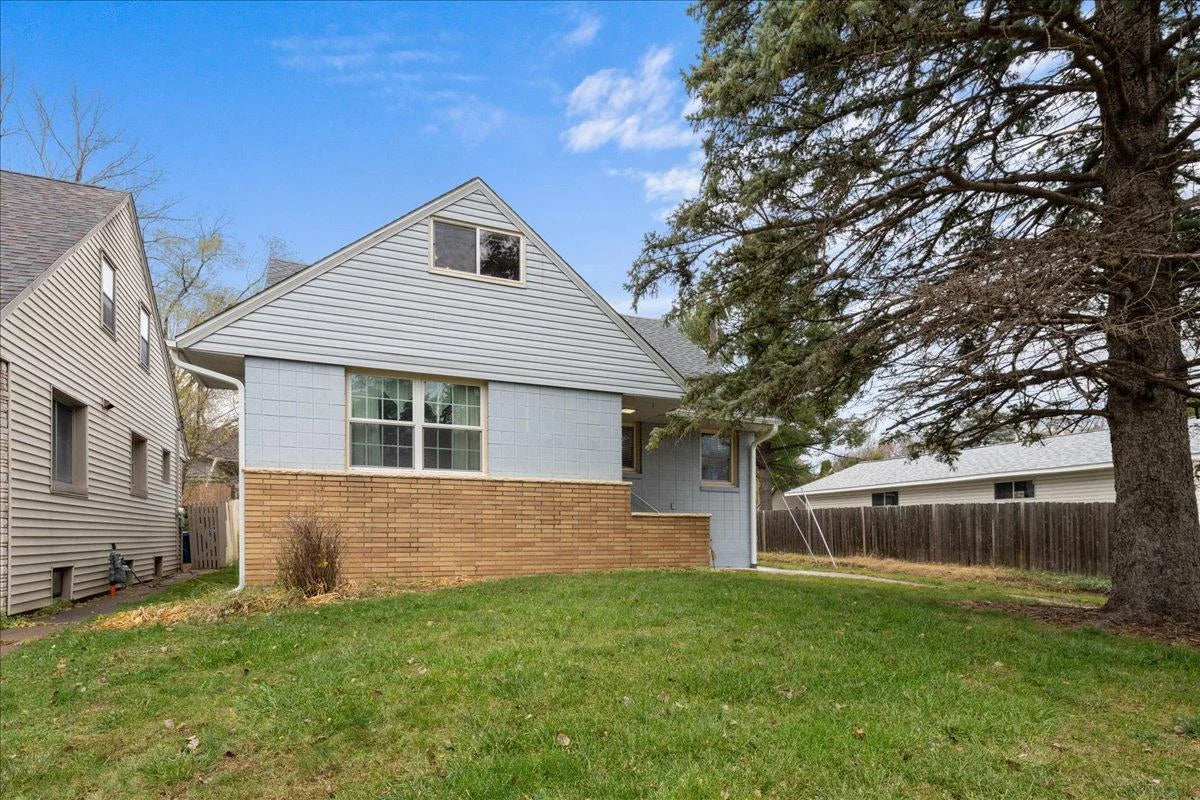 1365 Woodbridge Street, Saint Paul, MN 55117