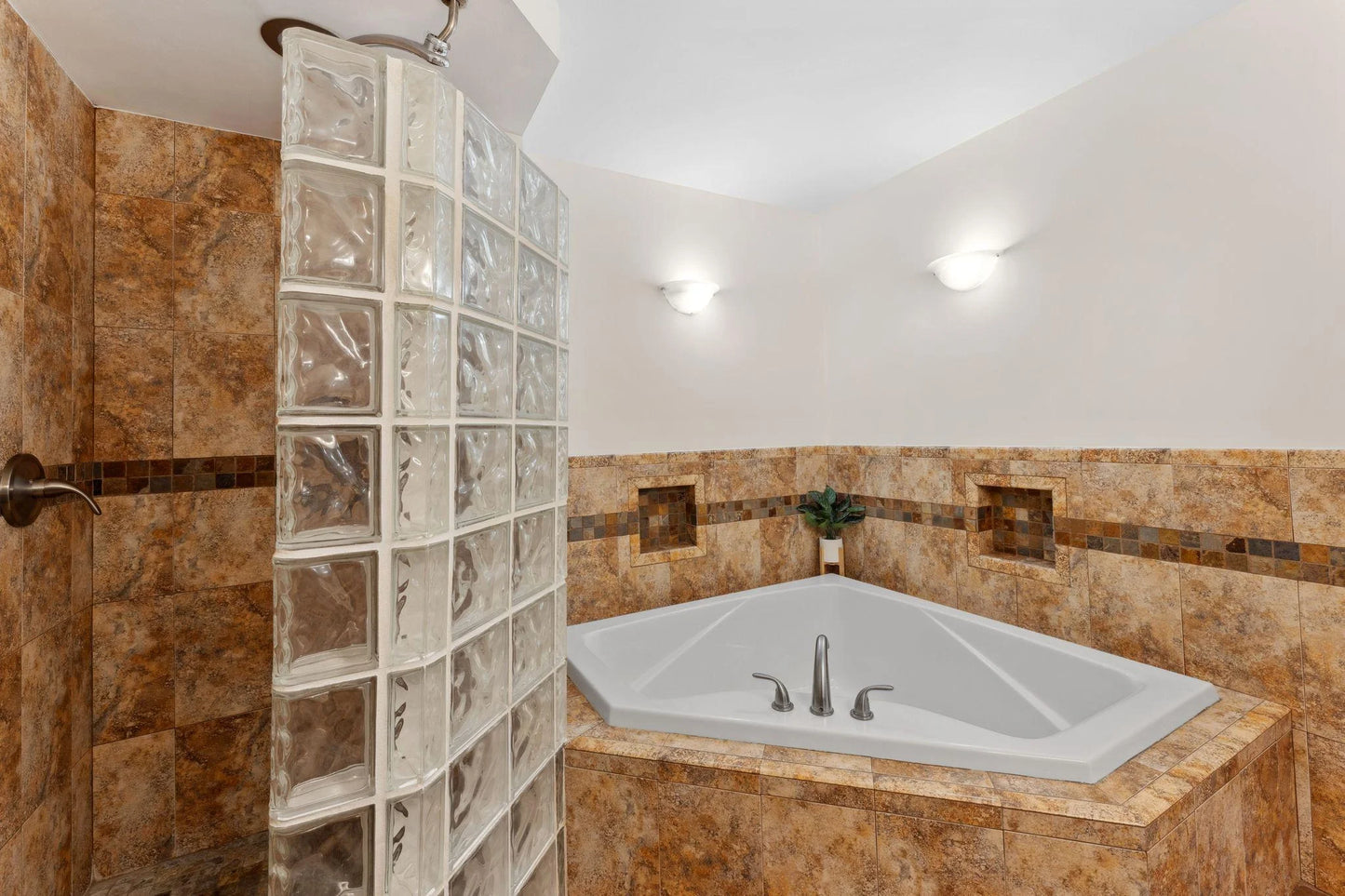 1000 Valley Oaks Road, Vadnais Heights, MN 55127