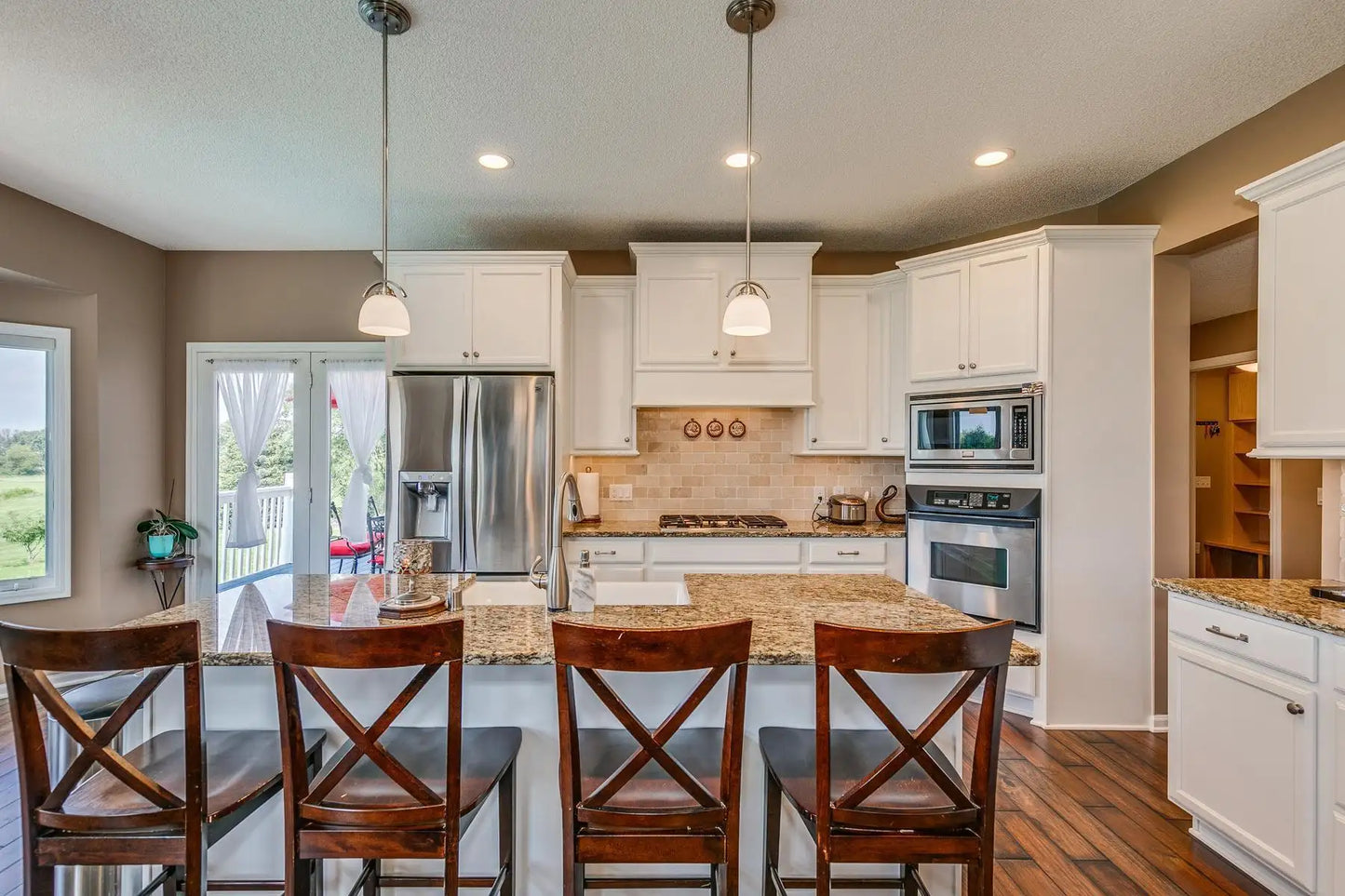 2692 Eagle Valley Drive, Woodbury, MN 55129