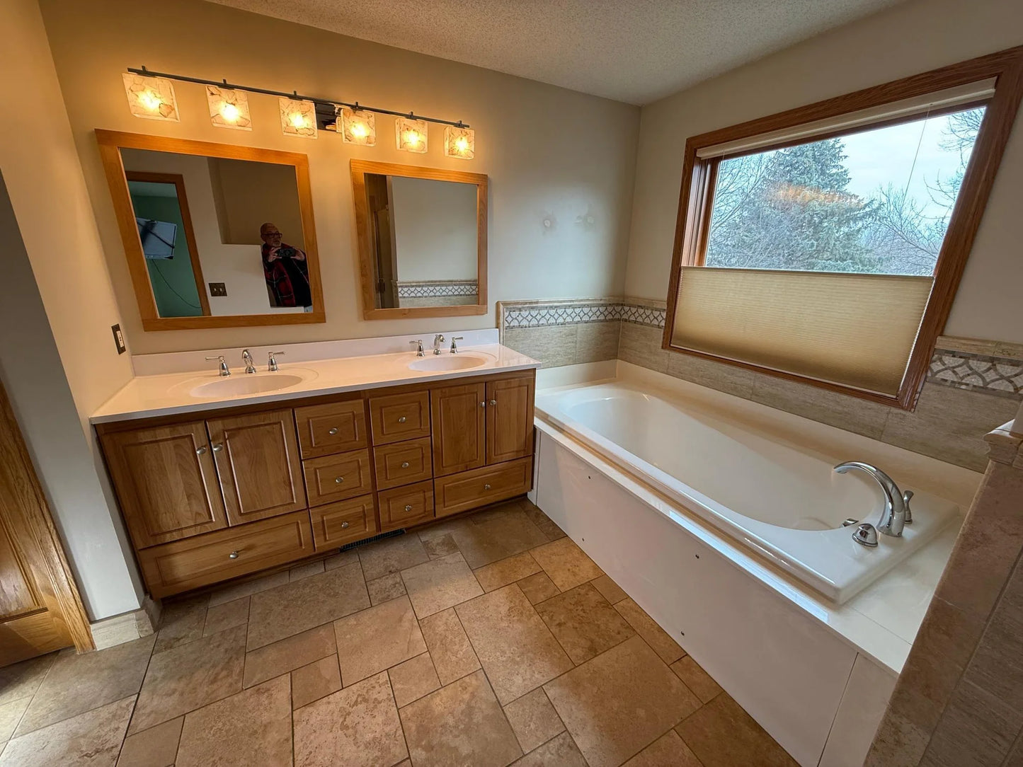 937 Briar Glen Lane, Woodbury, MN 55129