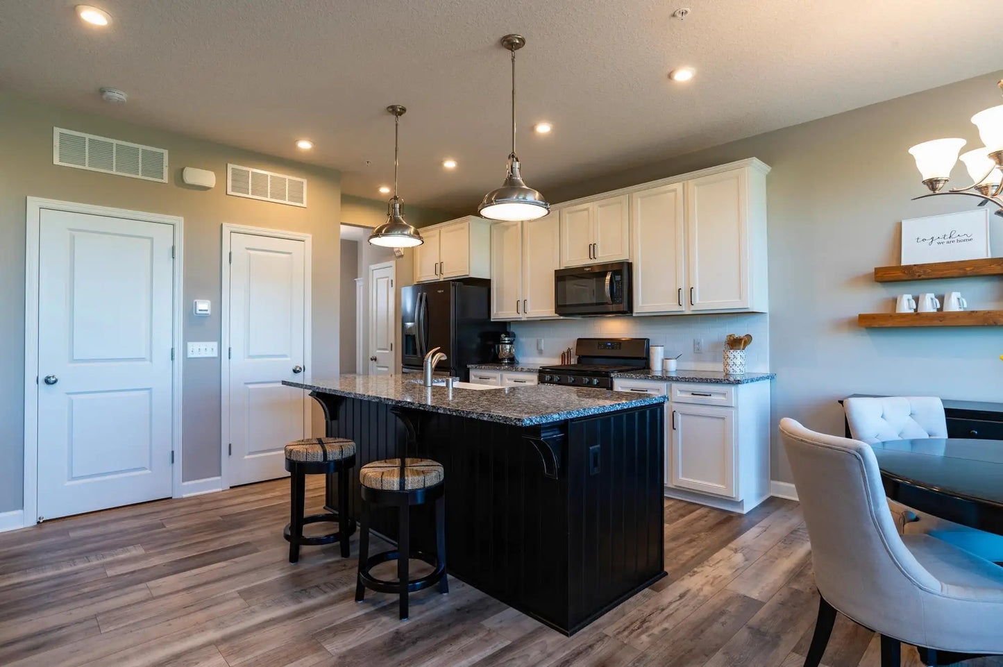 6967 Archer Court, Inver Grove Heights, MN 55077