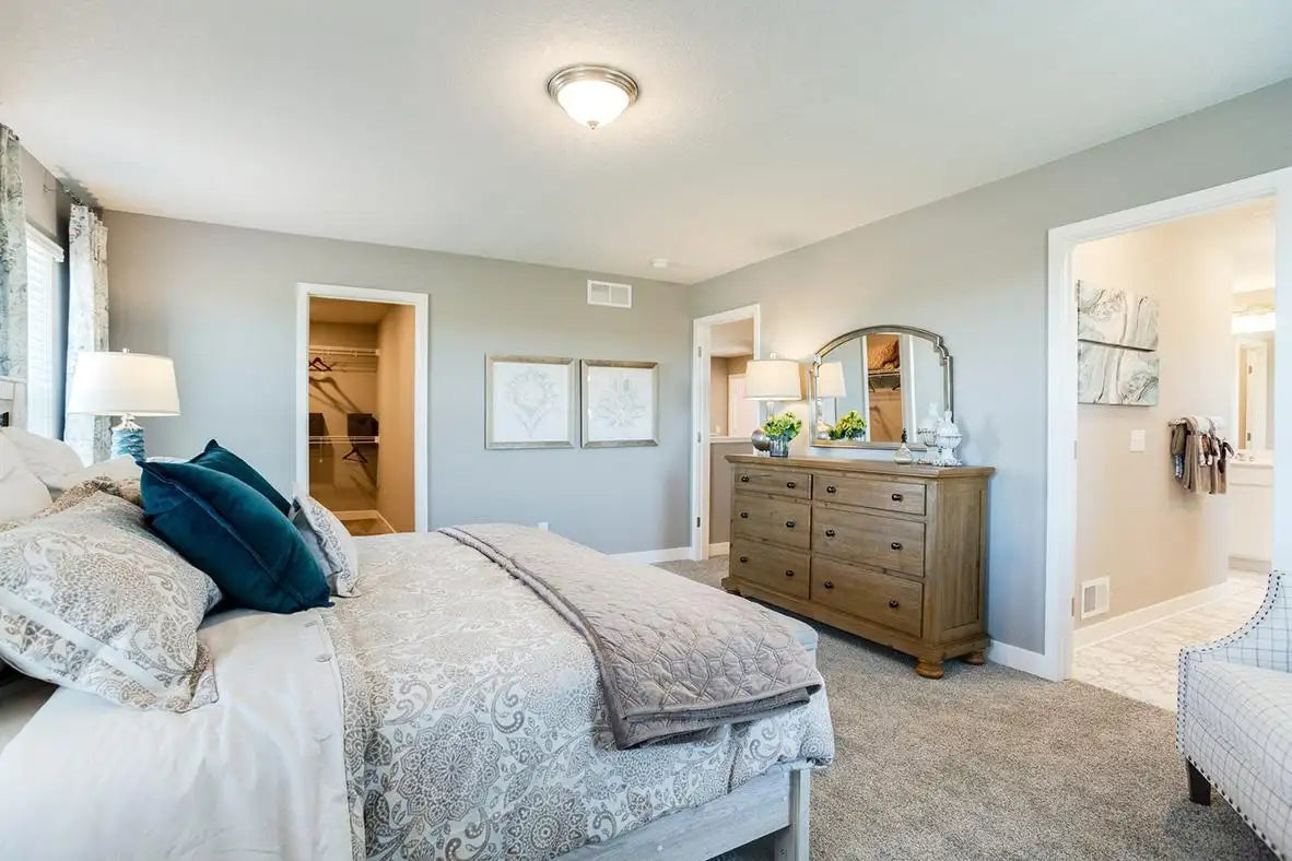 8325 Brumby Trail, Woodbury, MN 55129
