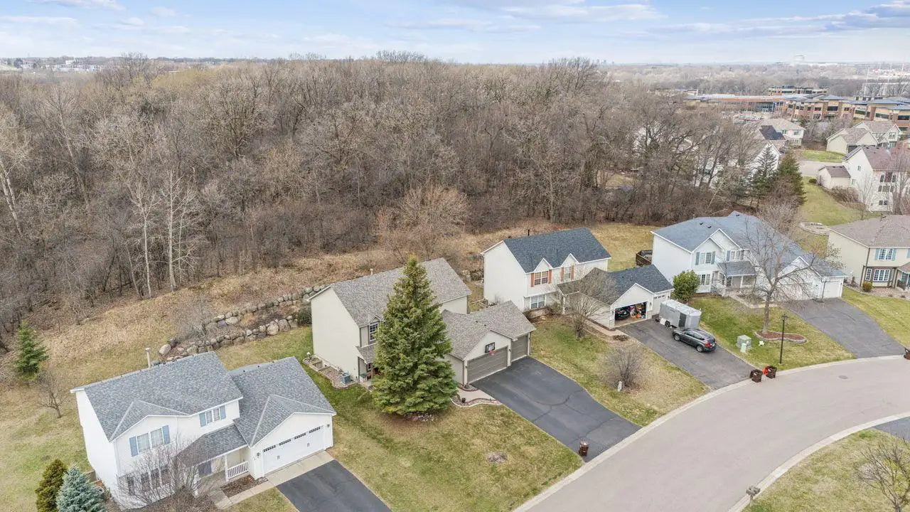 688 Falcon Ridge Road, Woodbury, MN 55125
