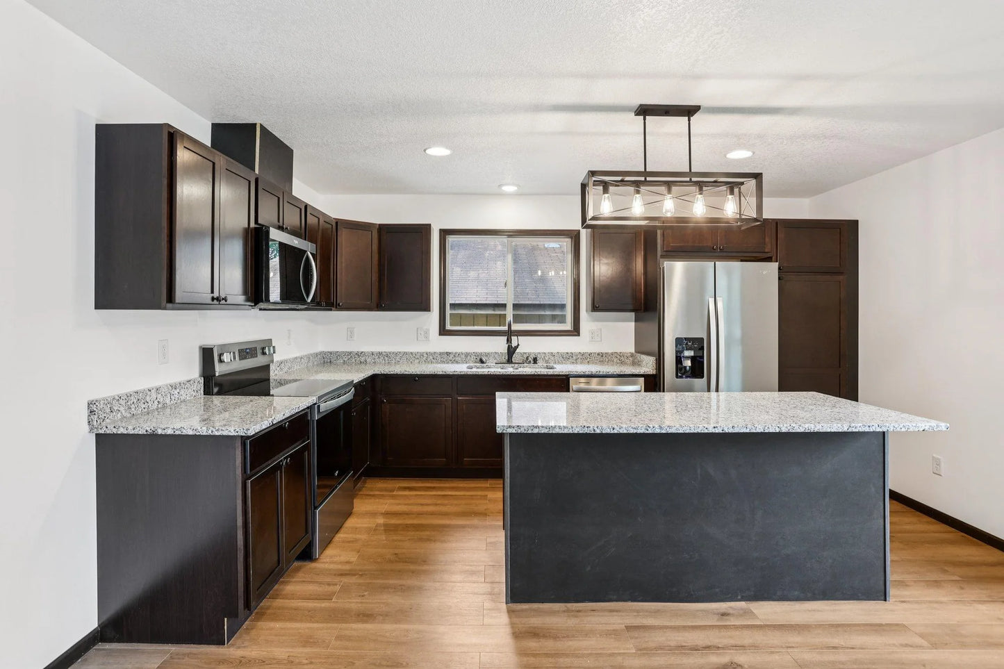 933 Beech Street, Saint Paul, MN 55106