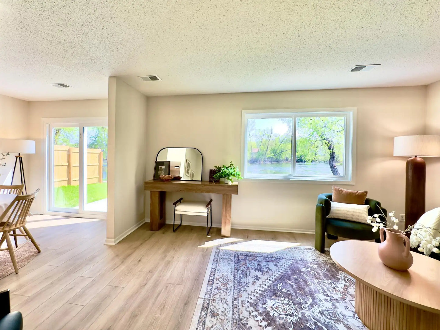 192 Transit Avenue, Roseville, MN 55113