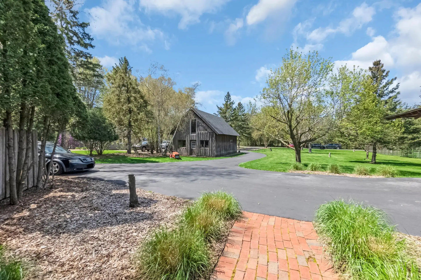 2179 River Road, Saint Mary's Point, MN 55043