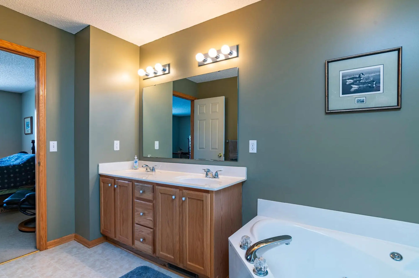 8690 Quarry Ridge Lane, Woodbury, MN 55125