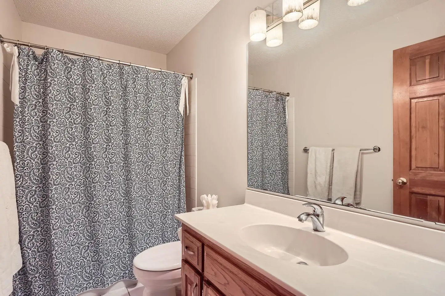 1825 Woodstone Drive, Victoria, MN 55386