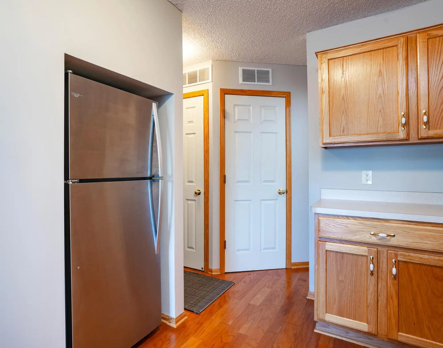 8690 Quarry Ridge Lane, Woodbury, MN 55125