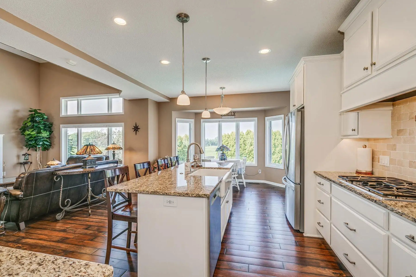 2692 Eagle Valley Drive, Woodbury, MN 55129