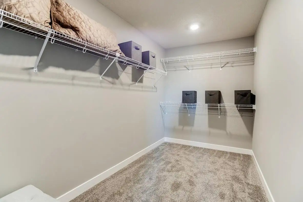 8325 Brumby Trail, Woodbury, MN 55129