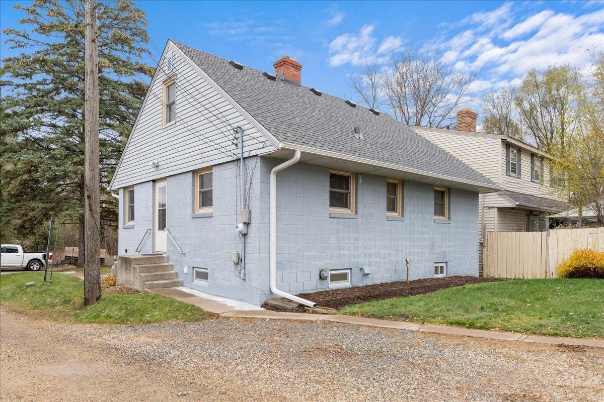 1365 Woodbridge Street, Saint Paul, MN 55117