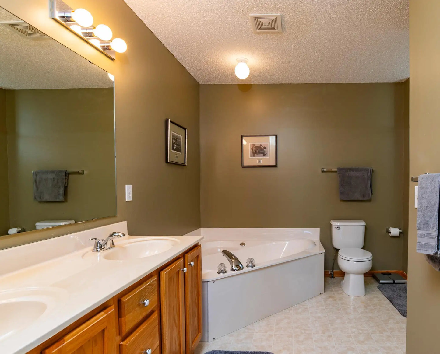 8690 Quarry Ridge Lane, Woodbury, MN 55125
