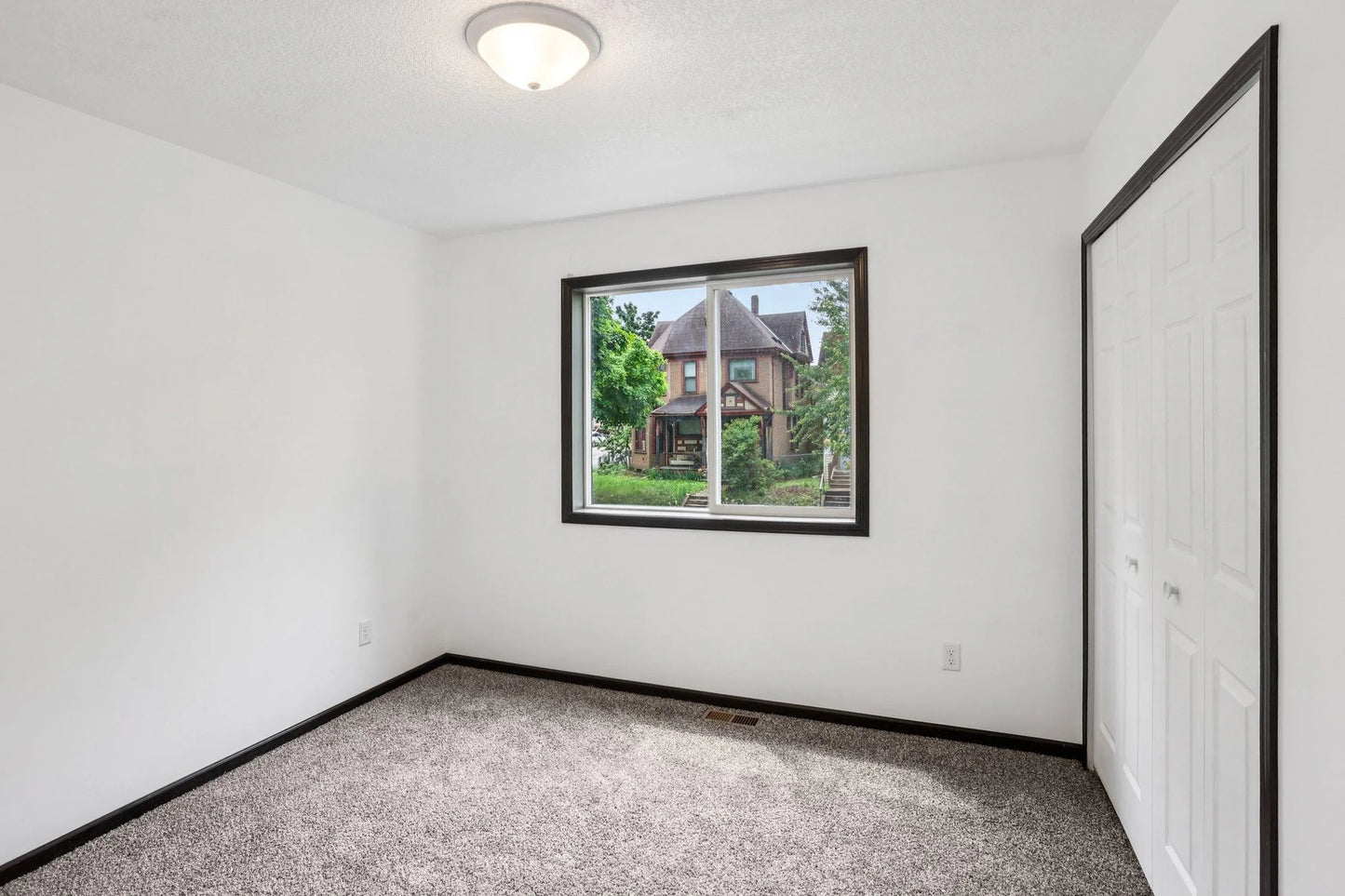 933 Beech Street, Saint Paul, MN 55106