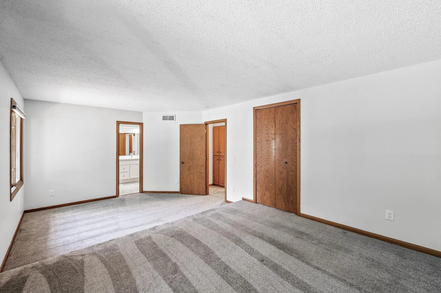 9361 Nesbitt Road, Bloomington, MN 55437