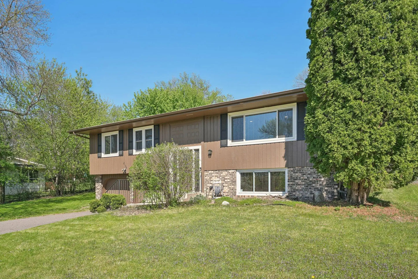 2120 Xanthus Lane, Plymouth, MN 55447