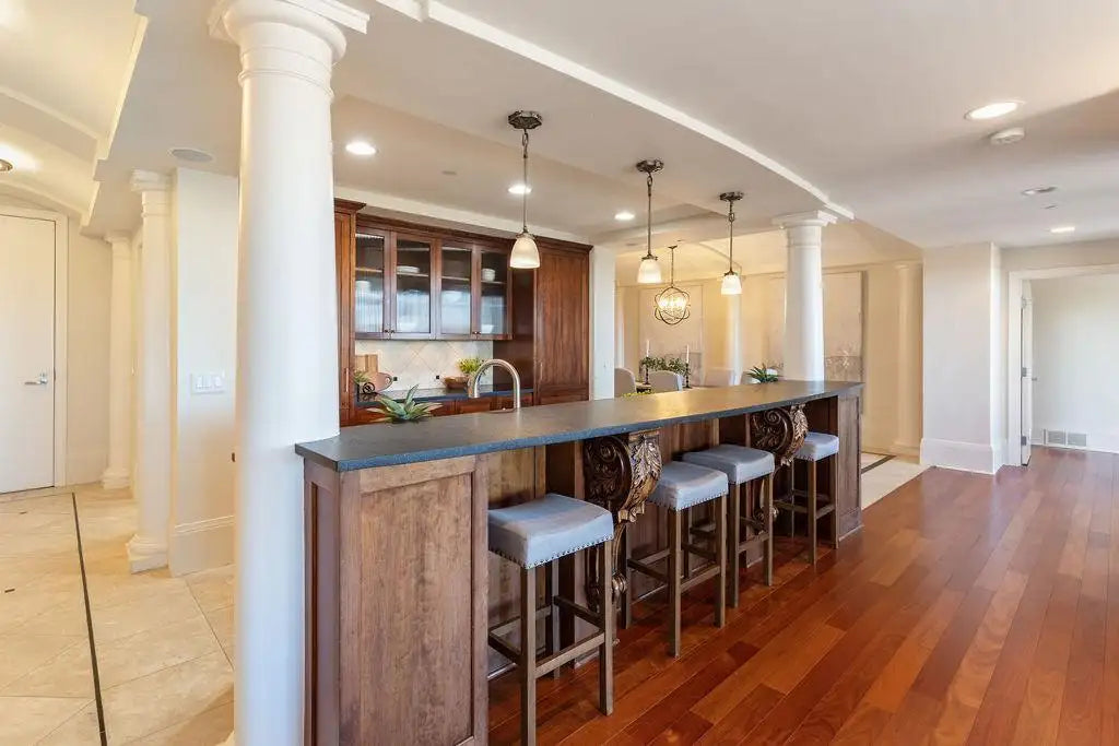8301 Creekside Circle, Bloomington, MN 55437