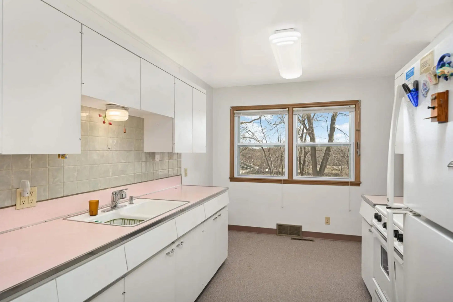 576 Lexington Parkway , Saint Paul, MN 55116