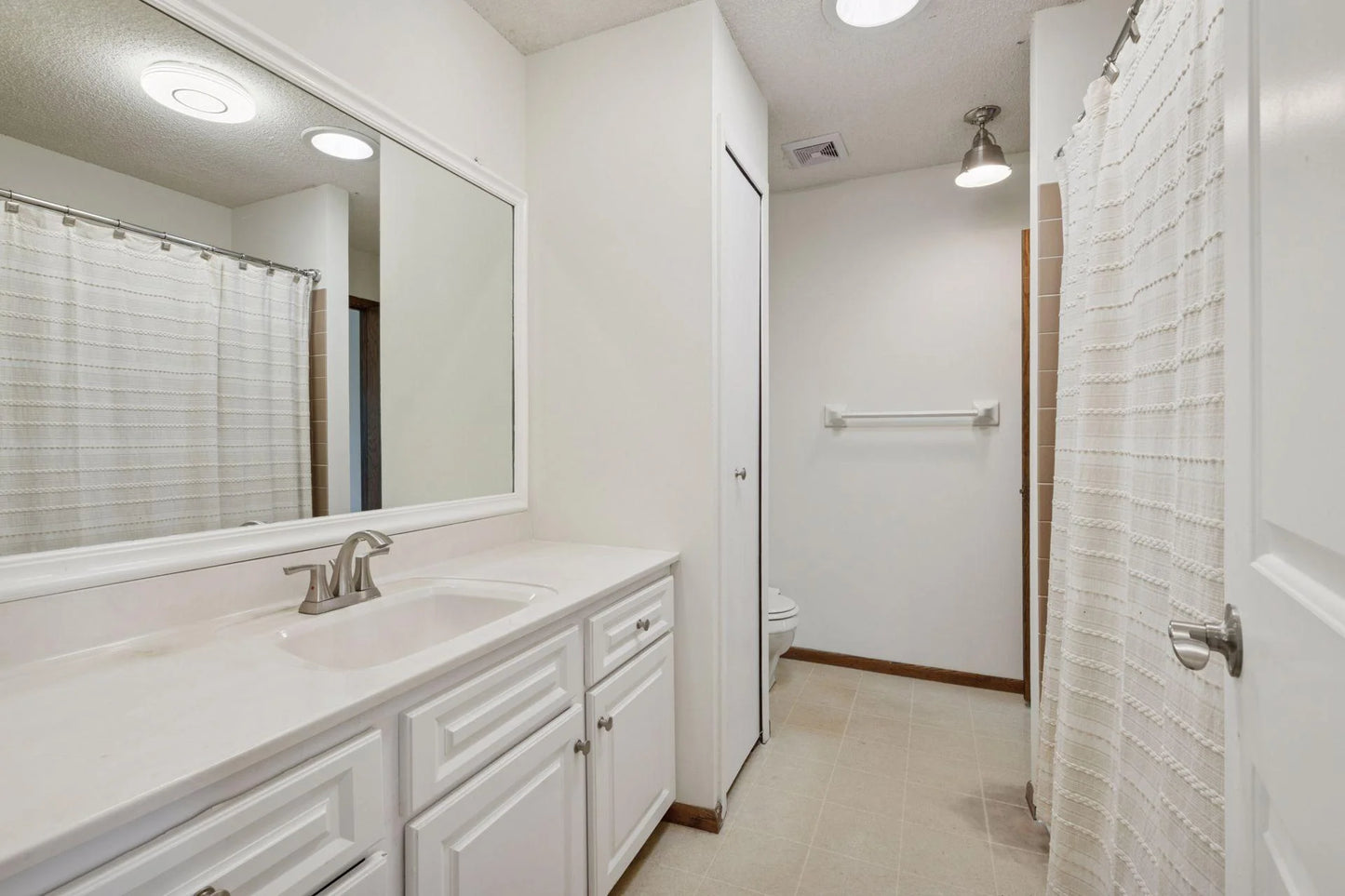 8280 Cypress Lane, Eden Prairie, MN 55347