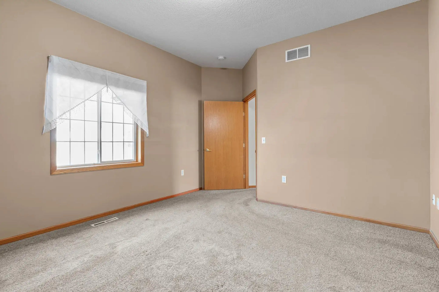 6117 150th Street, Hugo, MN 55038