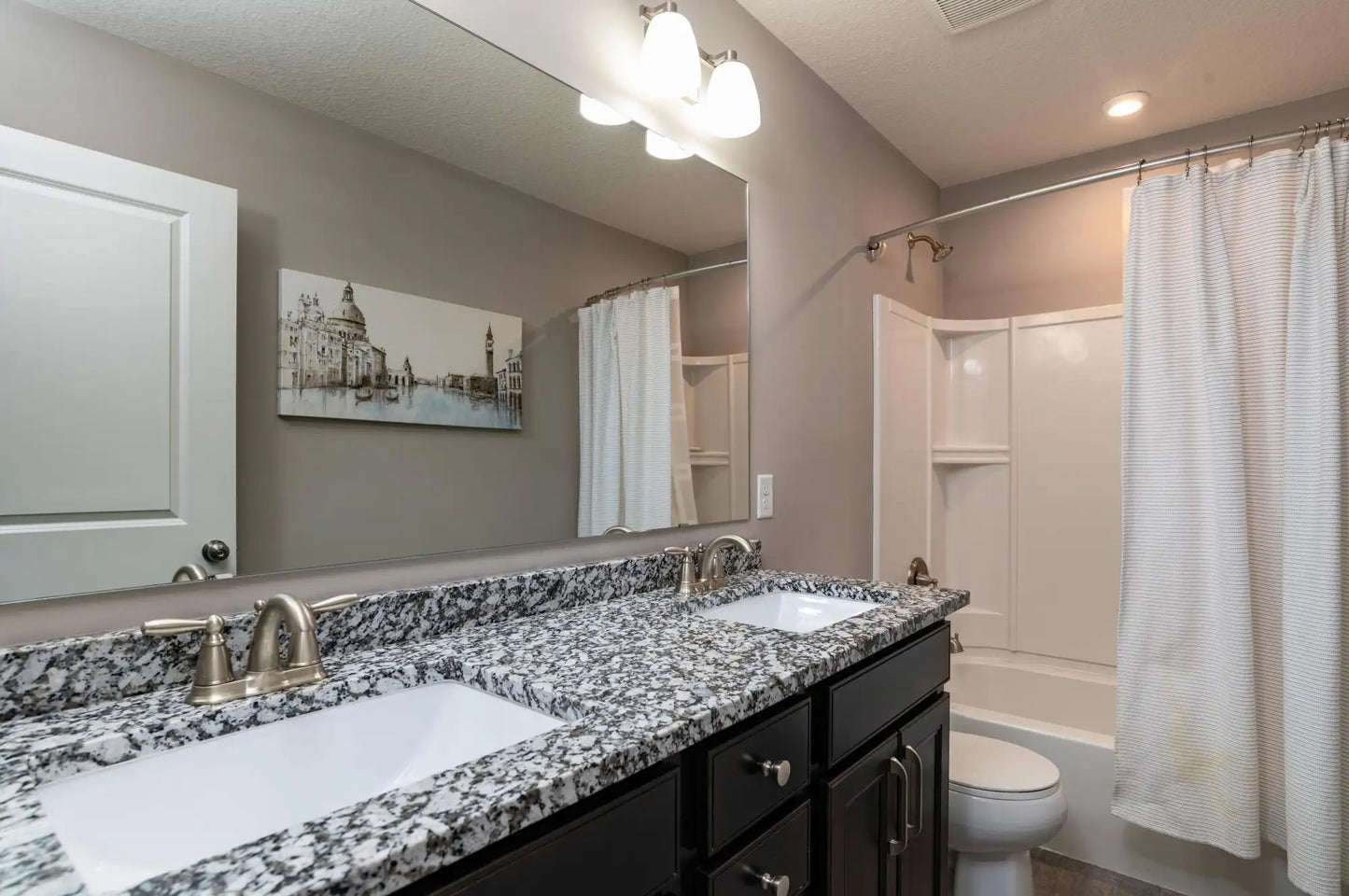 6967 Archer Court, Inver Grove Heights, MN 55077