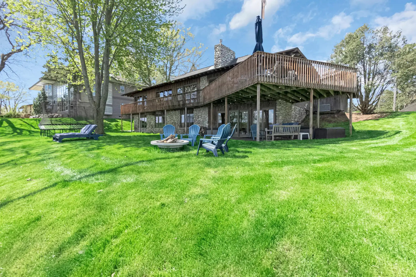 2179 River Road, Saint Mary's Point, MN 55043