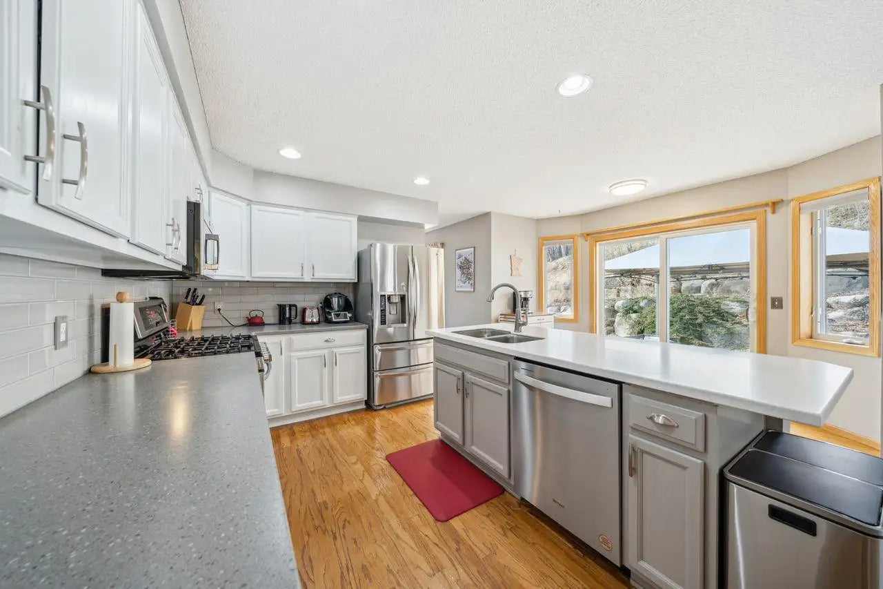 688 Falcon Ridge Road, Woodbury, MN 55125