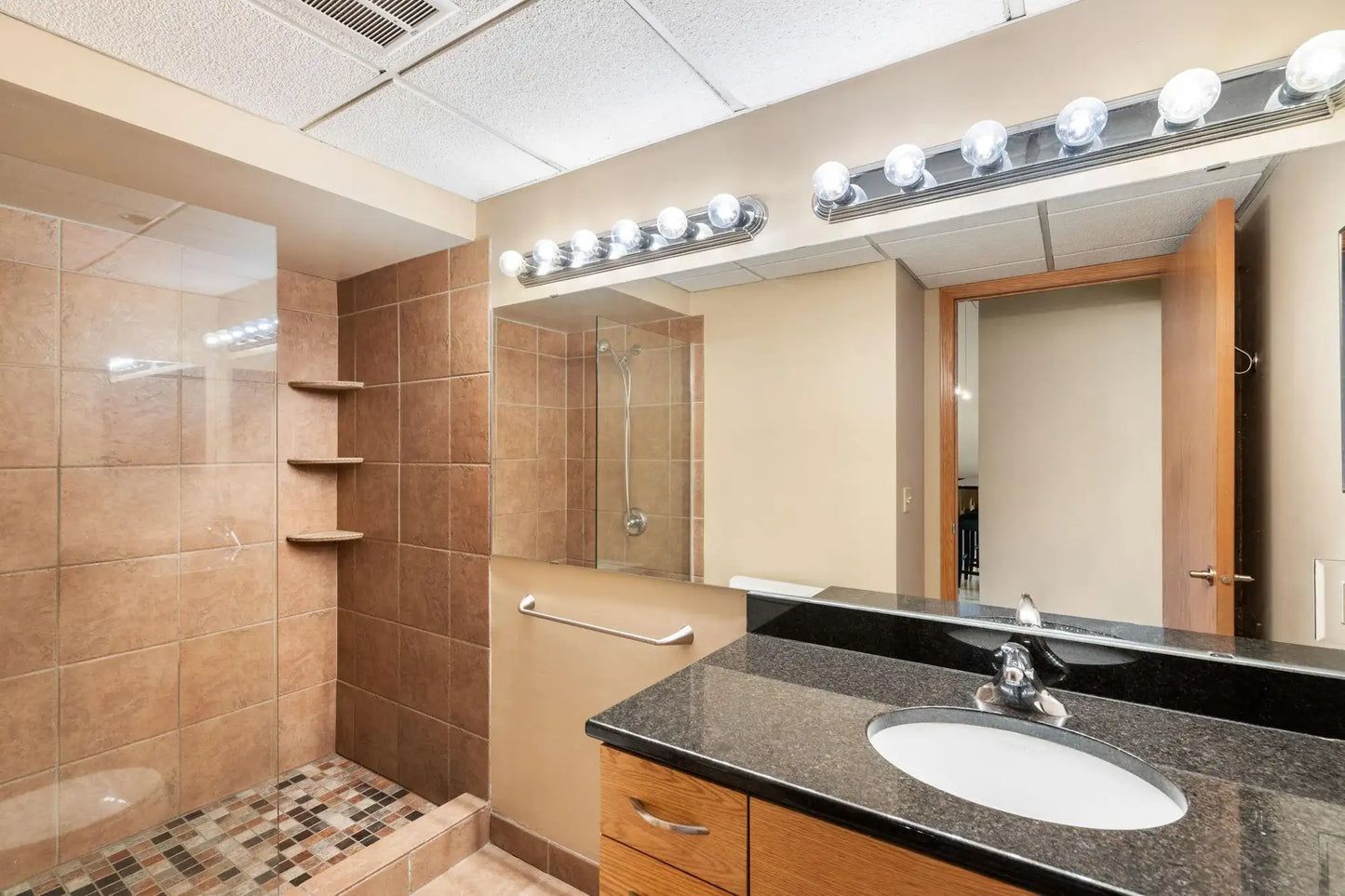 400 1st Street, Minneapolis, MN 55401