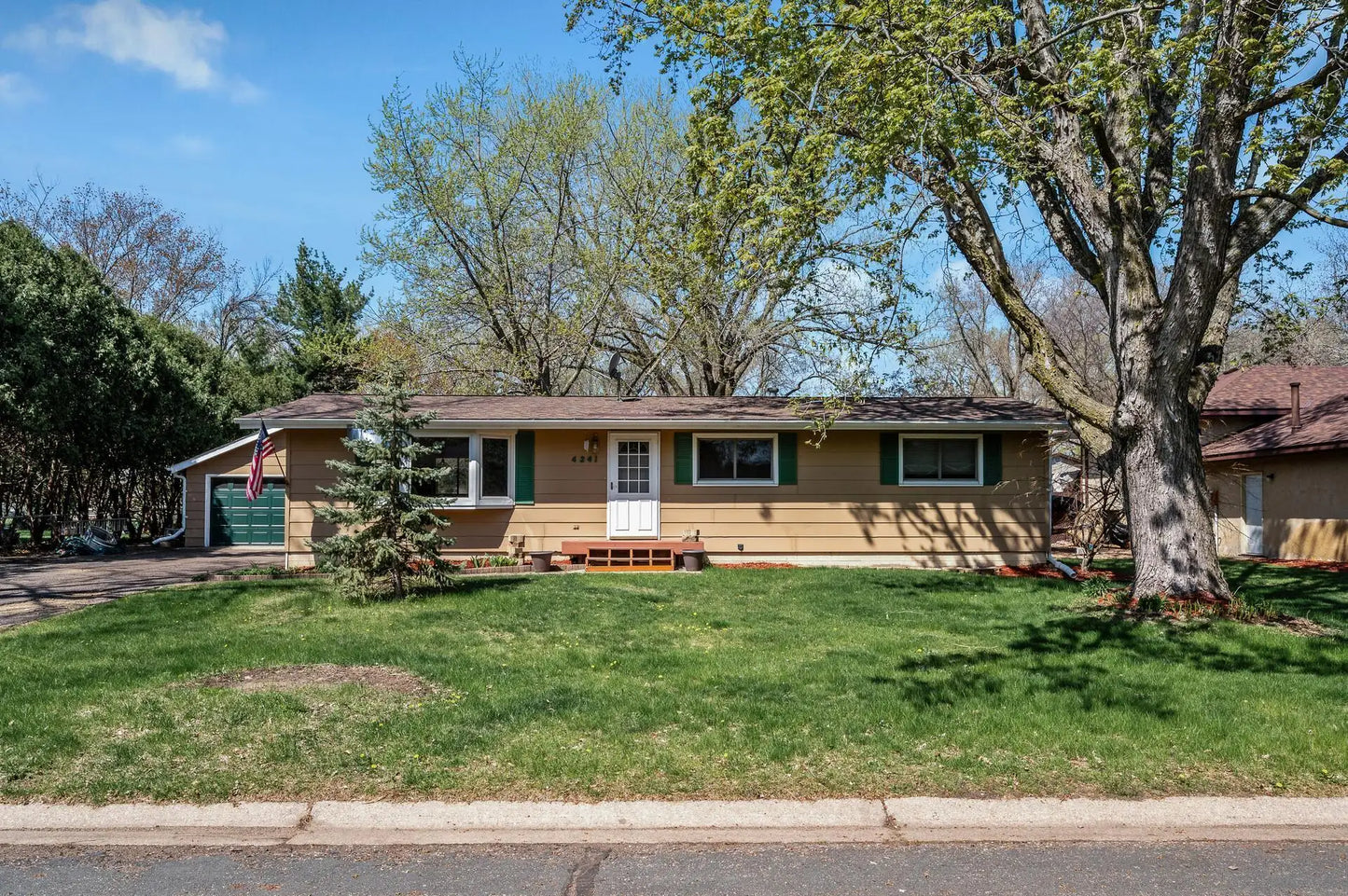 4241 Clark Circle, Vadnais Heights, MN 55127