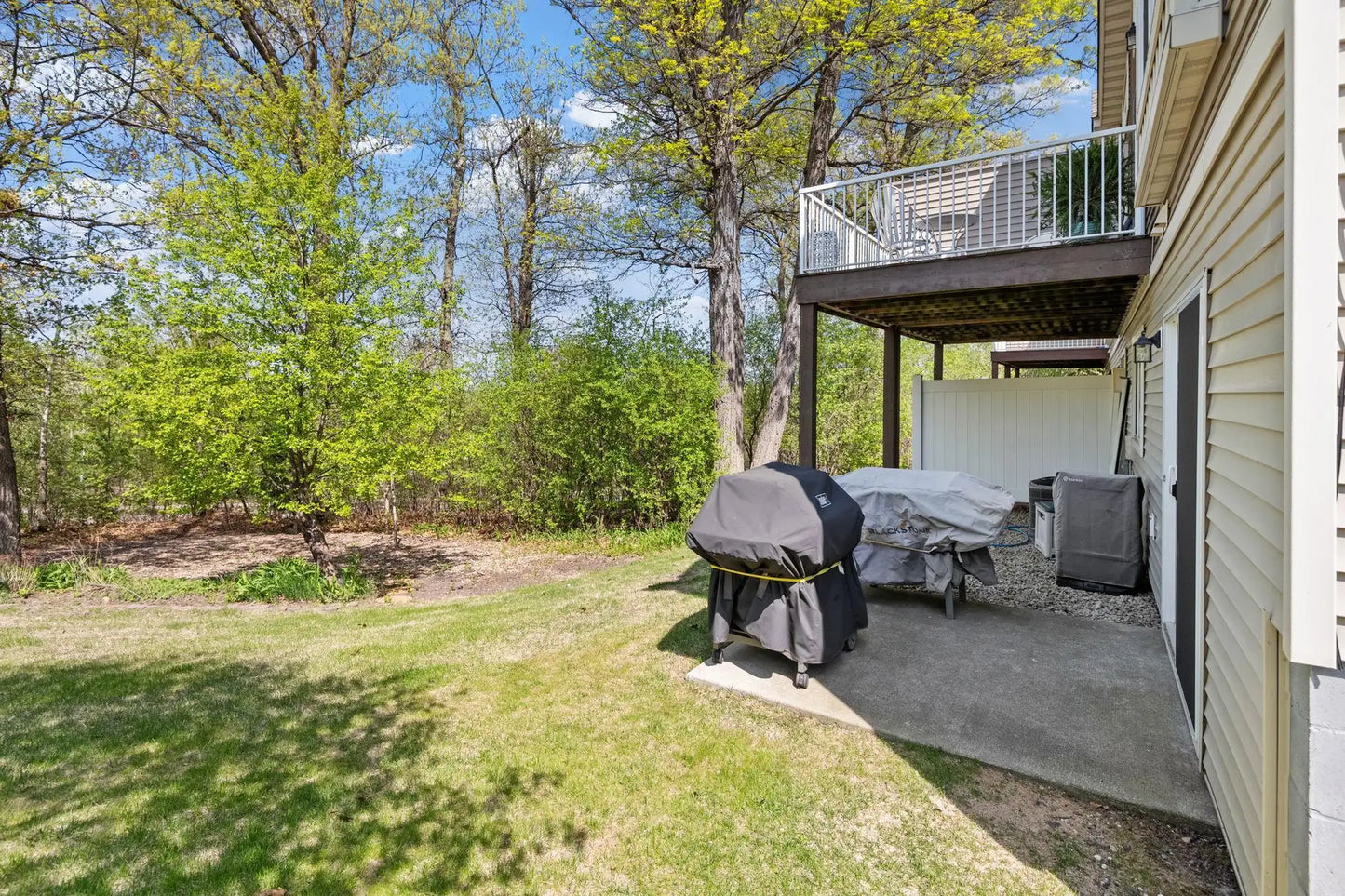 450 Stonewood Lane, Burnsville, MN 55306