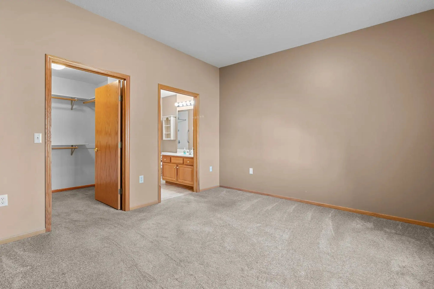 6117 150th Street, Hugo, MN 55038